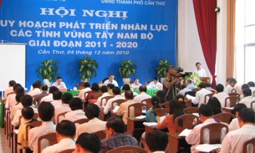 Một số giải pháp trong đào tạo, bồi dưỡng cán bộ ở Cần Thơ